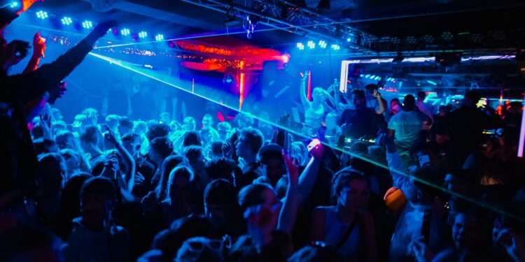 Gasi li se noćni život u Njemačkoj? Poznati klubovi zatvaraju vrata, a navike mladih se mijenjaju
