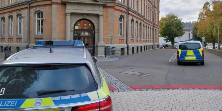 Napad nožem u školi: 15-godišnjak napao učiteljicu i ozlijedio 11-godišnjeg dječaka