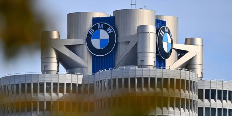 Svi pohrlili po BMW-ove otpremnine