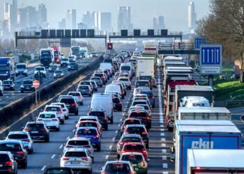 Prometni problemi u Njemačkoj ovog vikenda: Zatvorene autoceste i otkazani vlakovi