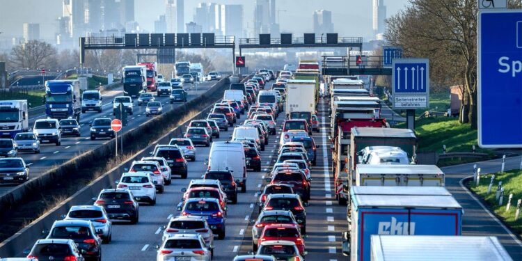 Prometni problemi u Njemačkoj ovog vikenda: Zatvorene autoceste i otkazani vlakovi